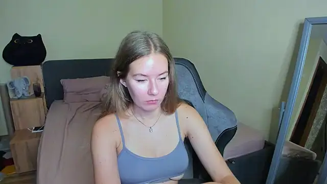 Snapshot of EmilyPaw chatting on 09.12.25 EmilyPaw online show from 09.12.25