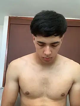 Snapshot of max_ryderr chatting on 02.05.25 max ryderr online show from 02.05.25