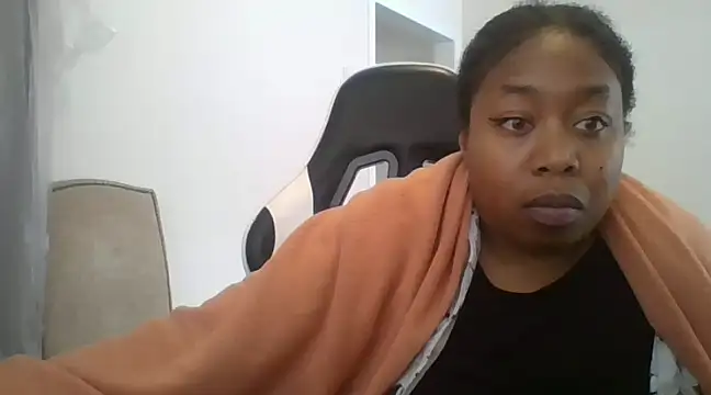 Snapshot of angeliquebelcali chatting on 02.20.25 angeliquebelcali online show from 02.20.25