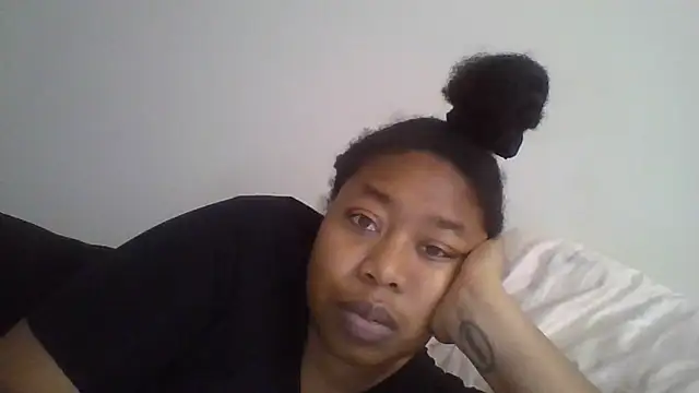 Snapshot of angeliquebelcali chatting on 02.23.25 angeliquebelcali online show from 02.23.25