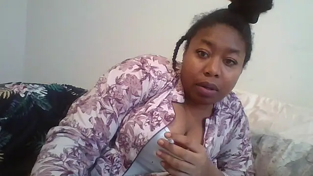 Snapshot of angeliquebelcali chatting on 02.23.25 angeliquebelcali online show from 02.23.25