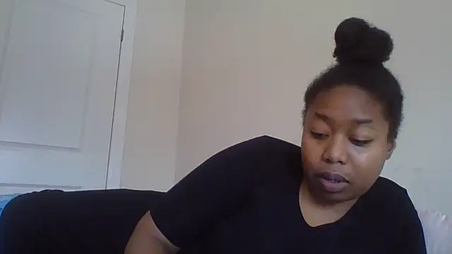 Snapshot of angeliquebelcali chatting on 02.24.25 angeliquebelcali online show from 02.24.25