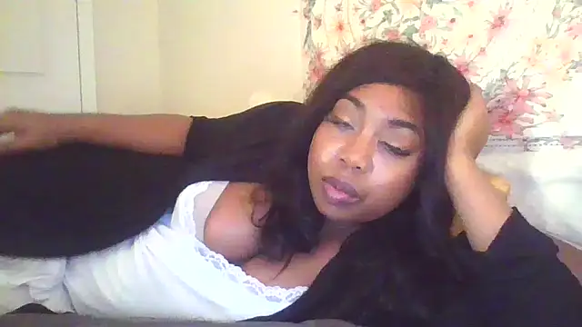 Snapshot of angeliquebelcali chatting on 09.24.25 angeliquebelcali online show from 09.24.25