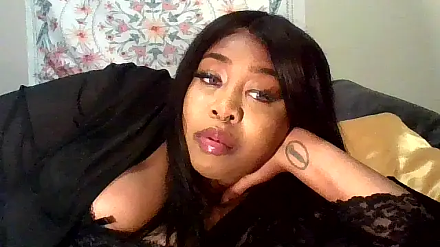 Snapshot of angeliquebelcali chatting on 10.13.25 angeliquebelcali online show from 10.13.25