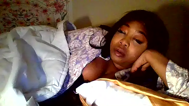 Snapshot of angeliquebelcali chatting on 10.14.25 angeliquebelcali online show from 10.14.25