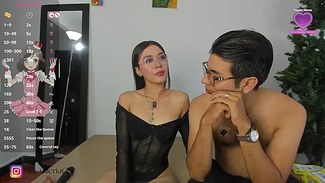 Snapshot of MarioandMia chatting on 10.21.25 MarioandMia online show from 10.21.25