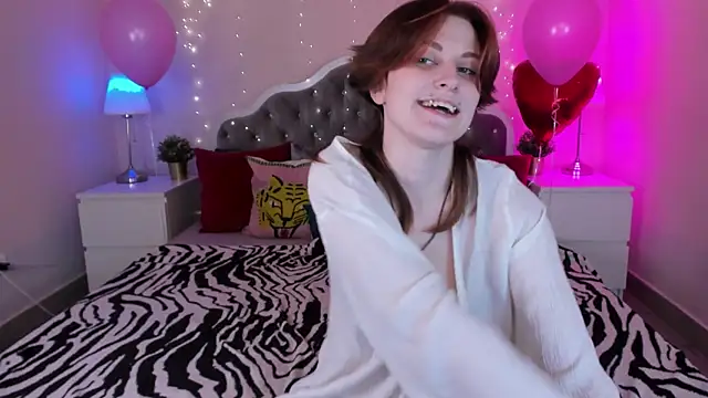 Snapshot of Jiffyyo chatting on 03.18.25 Jiffyyo online show from 03.18.25