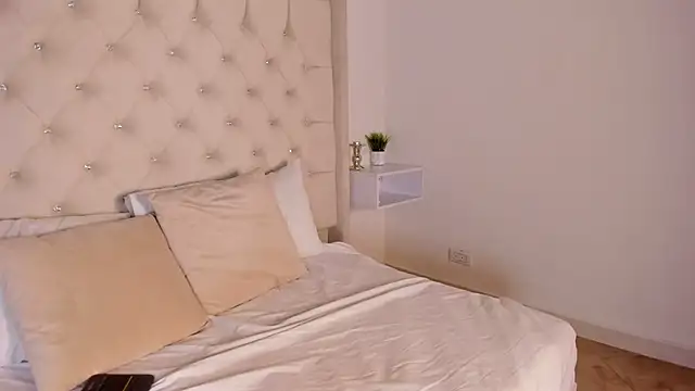 bella bloomg online show from 02.03.25