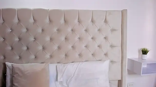 bella bloomg online show from 03.14.25