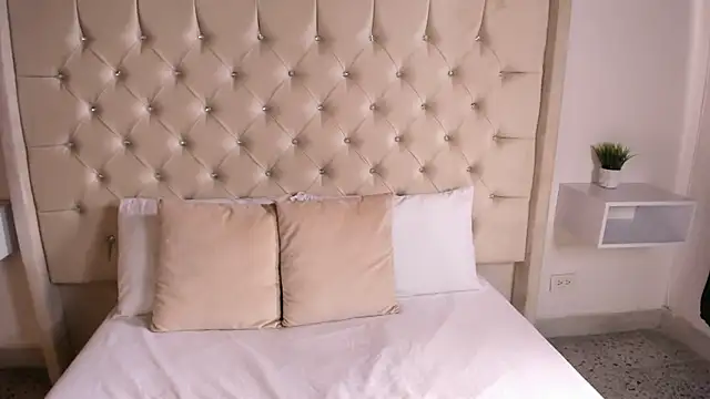 bella bloomg online show from 03.21.25