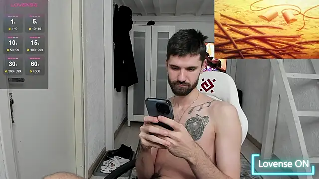 Snapshot of DavidNaidis chatting on 01.28.25 DavidNaidis online show from 01.28.25