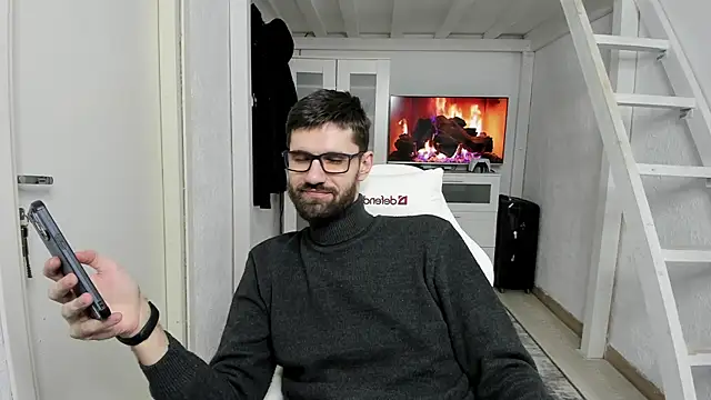 Snapshot of DavidNaidis chatting on 01.29.25 DavidNaidis online show from 01.29.25