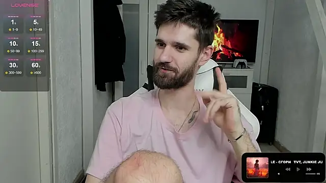 Snapshot of DavidNaidis chatting on 02.05.25 DavidNaidis online show from 02.05.25