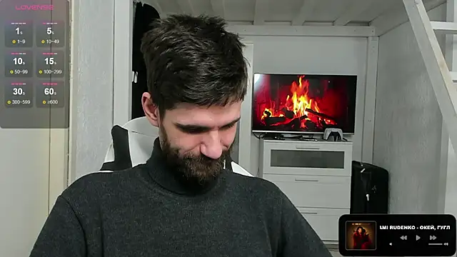 Snapshot of DavidNaidis chatting on 02.08.25 DavidNaidis online show from 02.08.25