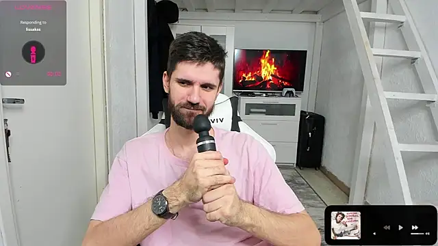 Snapshot of DavidNaidis chatting on 02.09.25 DavidNaidis online show from 02.09.25