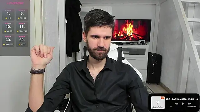 Snapshot of DavidNaidis chatting on 02.11.25 DavidNaidis online show from 02.11.25