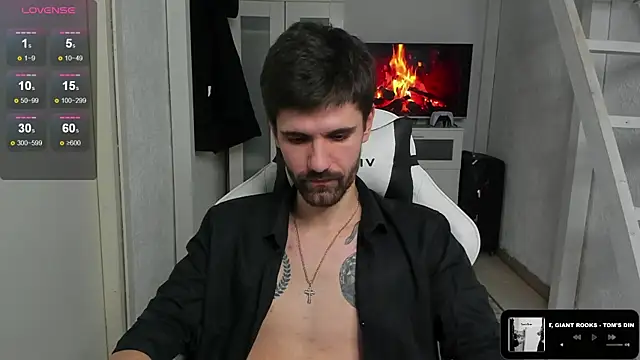 Snapshot of DavidNaidis chatting on 03.02.25 DavidNaidis online show from 03.02.25