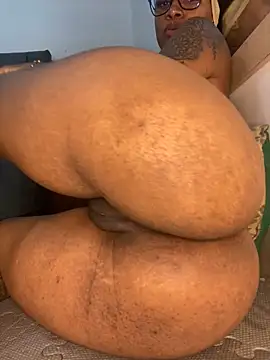 Snapshot of Charlotte_bronxxx chatting on 10.17.25 Charlotte bronxxx online show from 10.17.25