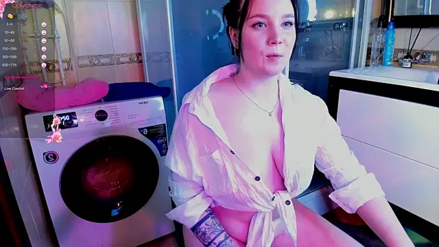 Snapshot of maya_suun chatting on 03.12.25 maya suun online show from 03.12.25