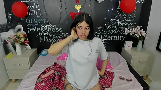 Snapshot of MelodyHott2 chatting on 03.11.25 MelodyHott2 online show from 03.11.25