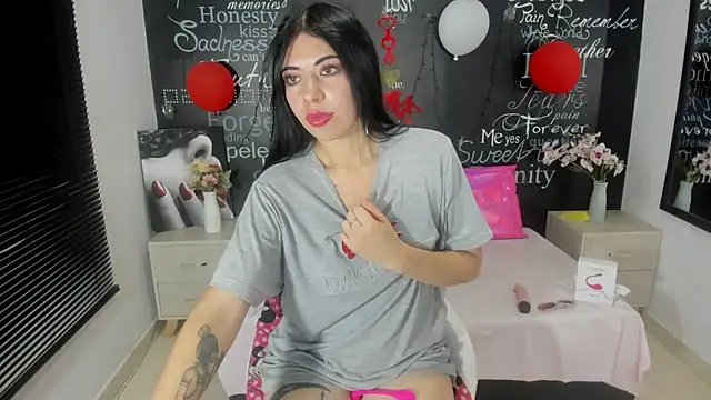 Snapshot of MelodyHott2 chatting on 03.15.25 MelodyHott2 online show from 03.15.25