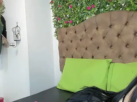 Snapshot of MelodyHott2 chatting on 10.02.25 MelodyHott2 online show from 10.02.25