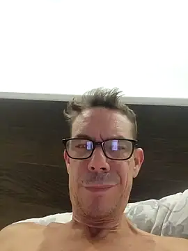 Snapshot of Kenhornu chatting on 09.16.25 Kenhornu online show from 09.16.25