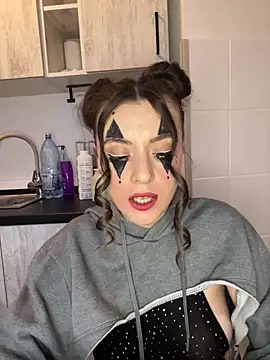 Snapshot of bunnythetailor chatting on 02.01.25 bunnythetailor online show from 02.01.25