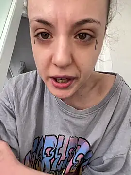 Snapshot of bunnythetailor chatting on 02.20.25 bunnythetailor online show from 02.20.25