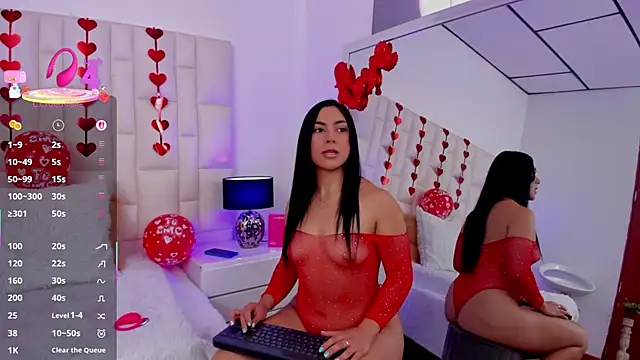 Snapshot of Ariana_rouse chatting on 02.11.25 Ariana rouse online show from 02.11.25