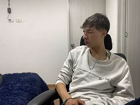 Snapshot of Juanmres chatting on 09.23.25 Juanmres online show from 09.23.25