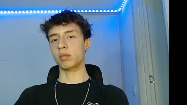 Snapshot of Juanmres chatting on 10.22.25 Juanmres online show from 10.22.25