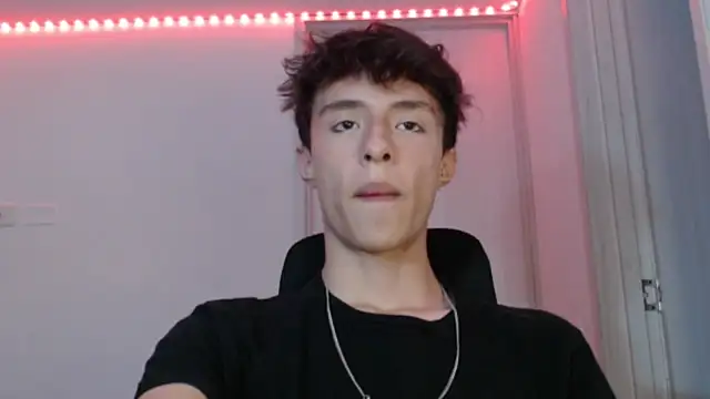 Snapshot of Juanmres chatting on 10.26.25 Juanmres online show from 10.26.25