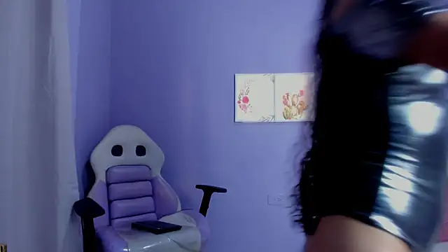 Snapshot of Rossi_Mariana chatting on 02.19.25 Rossi Mariana online show from 02.19.25
