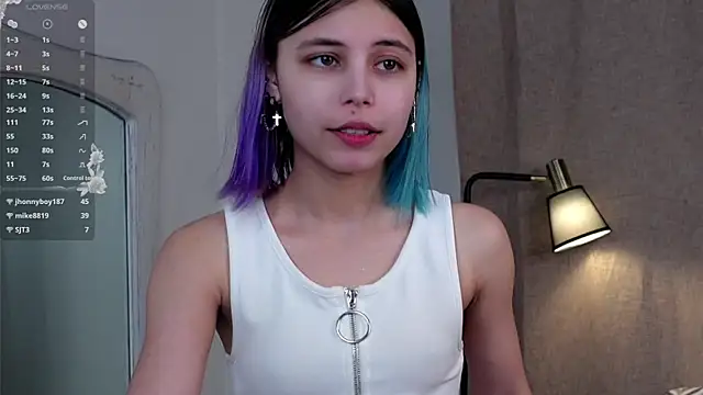Snapshot of DarelleFare chatting on 03.11.25 DarelleFare online show from 03.11.25