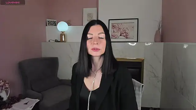 Snapshot of MonicaCheerful chatting on 02.08.25 MonicaCheerful online show from 02.08.25