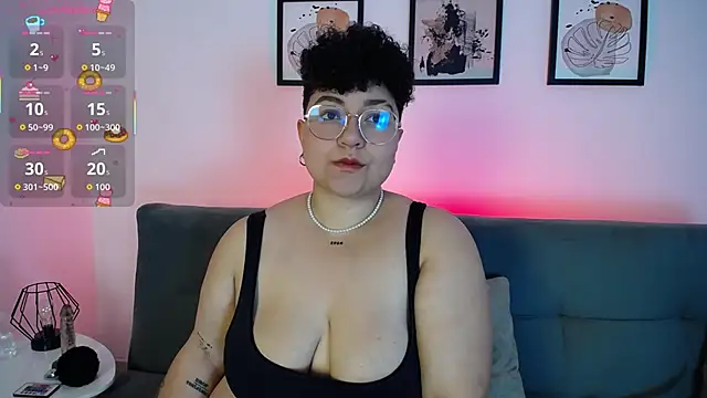 curly cam queen69 online show from 10.20.25