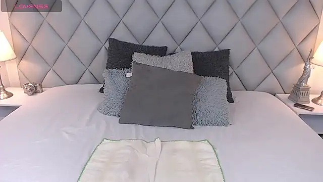 LalyCastro online show from 02.18.25