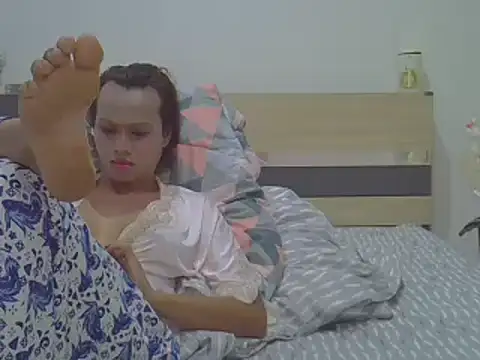 Snapshot of TSCHERRYANDPINKY chatting on 10.22.25 TSCHERRYANDPINKY online show from 10.22.25