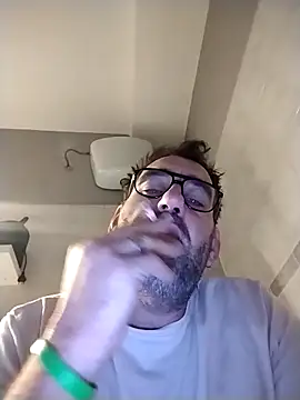 Snapshot of Hardasanut chatting on 10.14.25 Hardasanut online show from 10.14.25