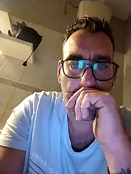 Snapshot of Hardasanut chatting on 11.11.25 Hardasanut online show from 11.11.25