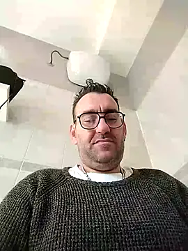 Snapshot of Hardasanut chatting on 11.13.25 Hardasanut online show from 11.13.25