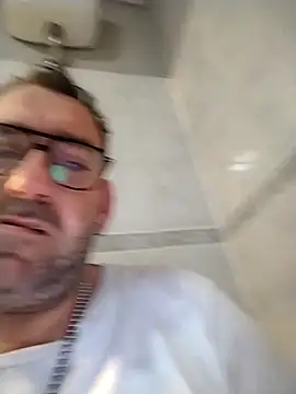 Snapshot of Hardasanut chatting on 11.15.25 Hardasanut online show from 11.15.25