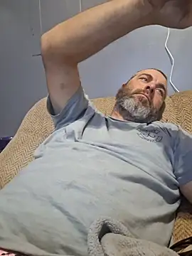 Snapshot of thickdaddy2982 chatting on 03.05.25 thickdaddy2982 online show from 03.05.25