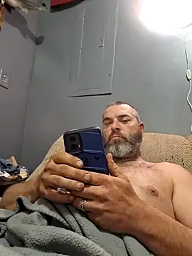Snapshot of thickdaddy2982 chatting on 03.08.25 thickdaddy2982 online show from 03.08.25