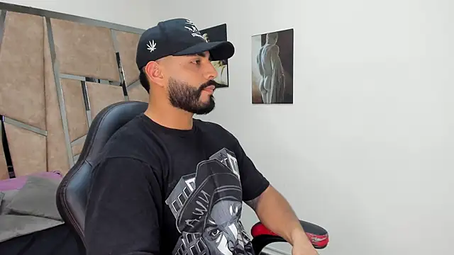 Snapshot of LeandroRusso chatting on 02.26.25 LeandroRusso online show from 02.26.25