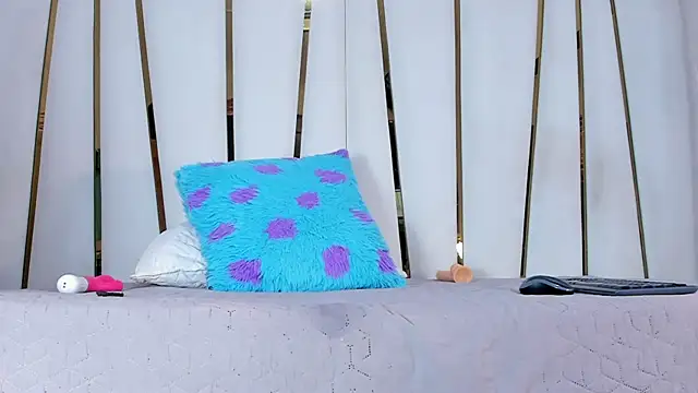 violet gray  online show from 02.02.25