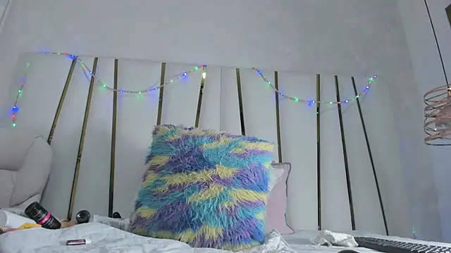 violet gray  online show from 11.20.25