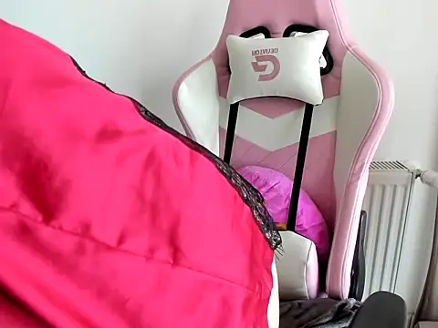 Snapshot of LadyLyanna chatting on 02.10.25 LadyLyanna online show from 02.10.25