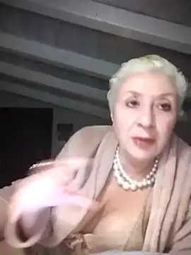 Snapshot of divinaerotica chatting on 03.01.25 divinaerotica online show from 03.01.25